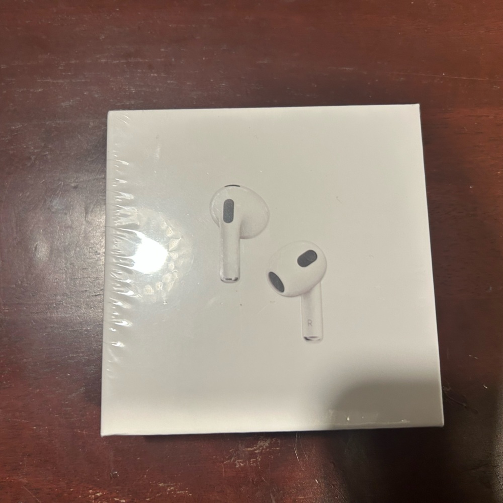 Apple AirPods with MagSafe Charging Case - White